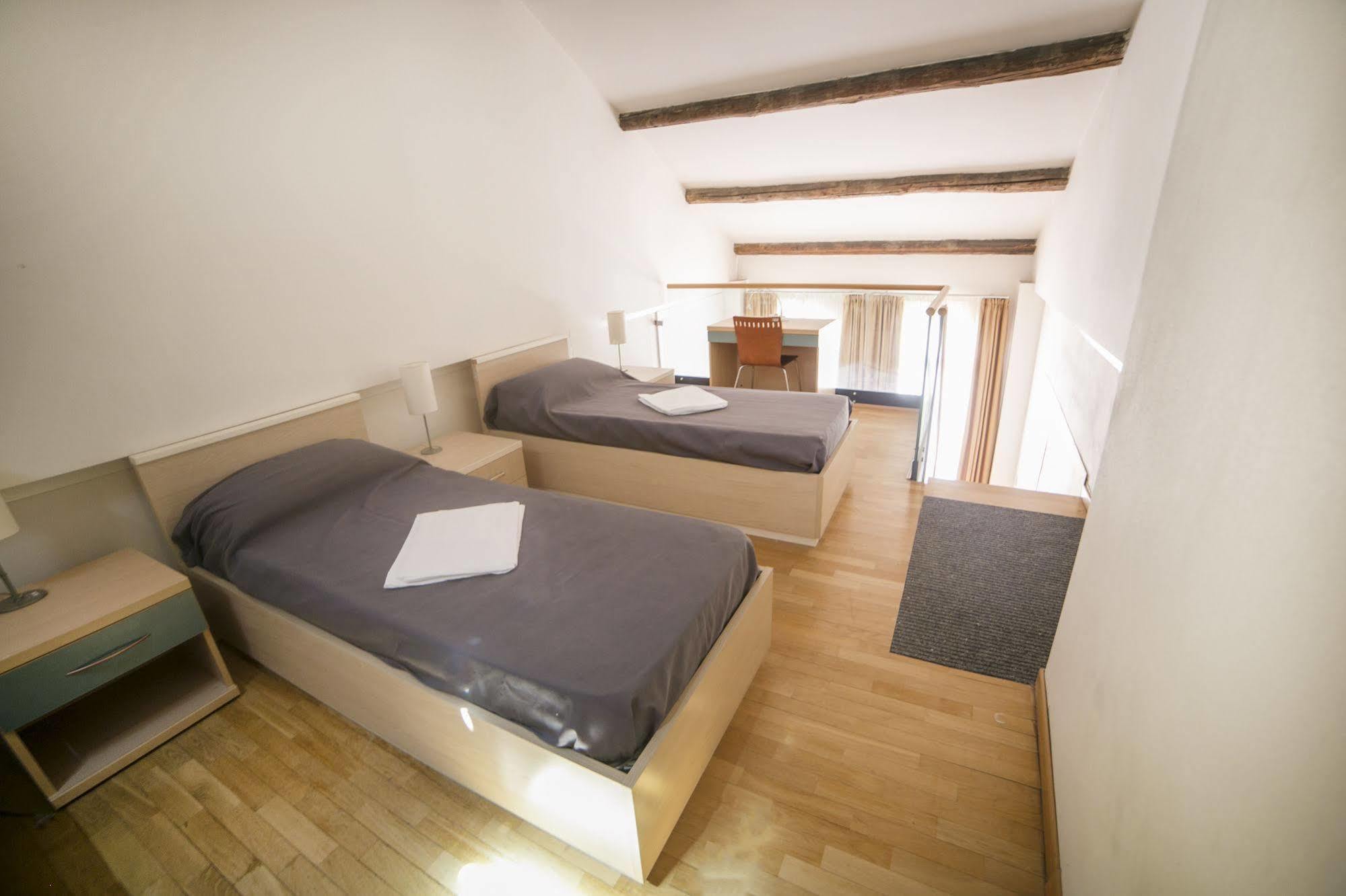 Sunny Terrace Hostel เวนิส ภายนอก รูปภาพ