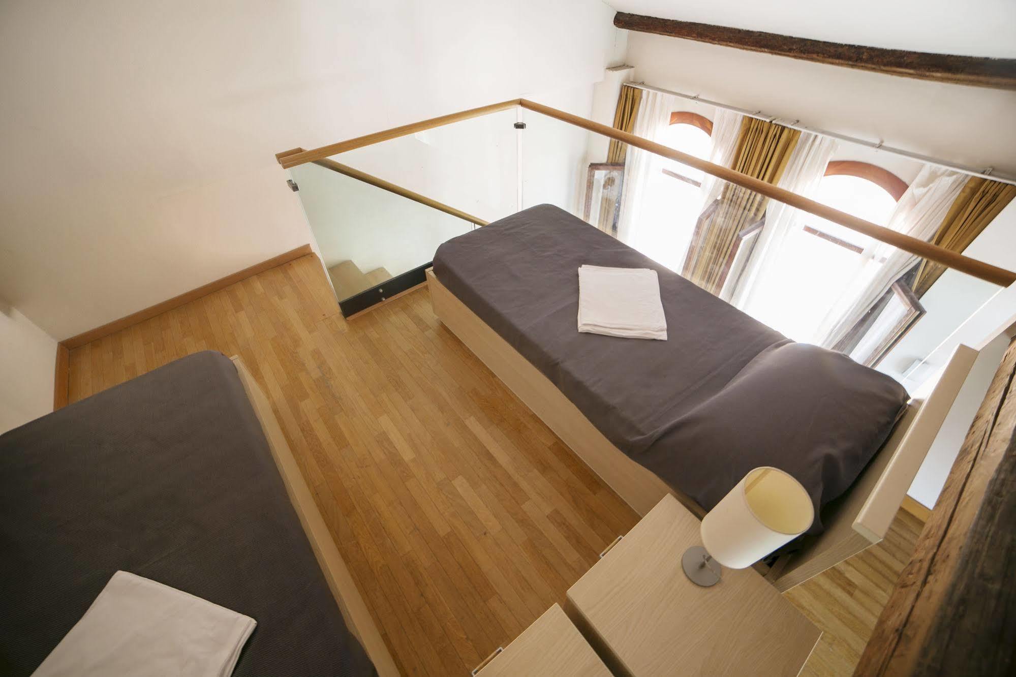 Sunny Terrace Hostel เวนิส ภายนอก รูปภาพ