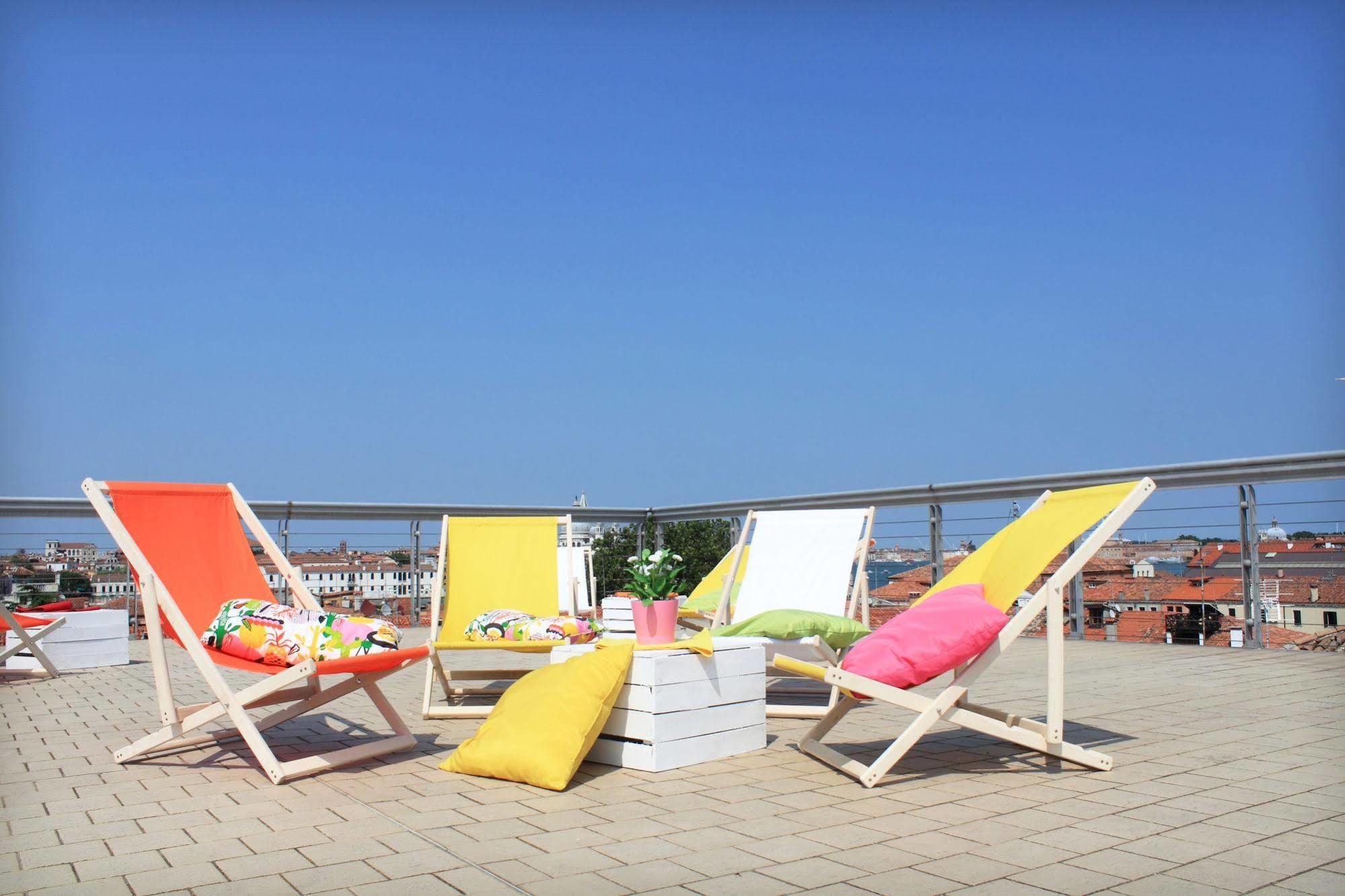 Sunny Terrace Hostel เวนิส ภายนอก รูปภาพ